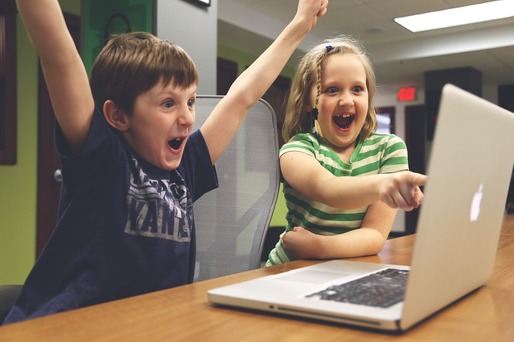 Unul din cinci copii preferă relațiile exclusiv online