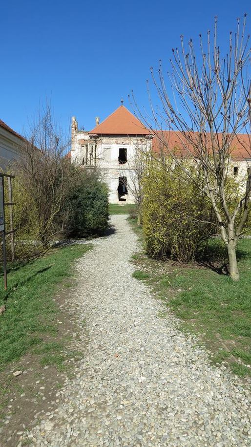 FOTO Castelul Bánffy, construit de una dintre cele mai longevive dinastii nobiliare din Transilvania, intră în prima fază de restaurare. Domeniul - incendiat de naziști și lăsat fără cărămizi de săteni