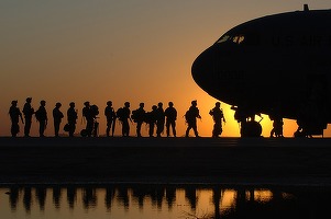 Trump a semnat limitarea accesului persoanelor transgender în armată
