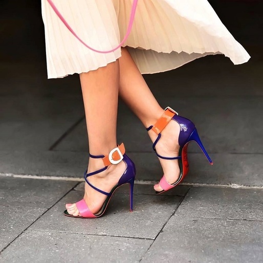 Uniunea Europeană confirmă exclusivitatea tălpilor roșii ale pantofilor creați de designerul francez Christian Louboutin