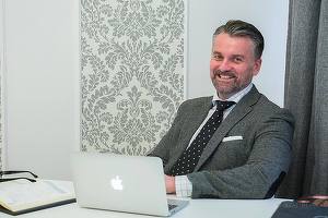 VIDEO Profit TV - Cezar Ionașcu, consultant de imagine: Escrocii - cel mai bine îmbrăcați. Parlamentarii vor negru pentru a fi anonimi, în campanie au costume mai mari. Cum să te îmbraci în business