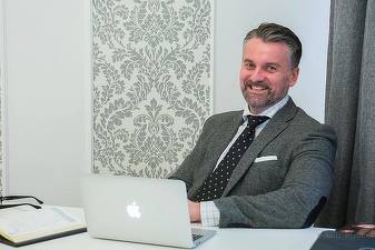 VIDEO Profit TV - Cezar Ionașcu, consultant de imagine: Escrocii - cel mai bine îmbrăcați. Parlamentarii vor negru pentru a fi anonimi, în campanie au costume mai mari. Cum să te îmbraci în business