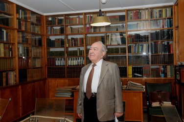 Povestea mogulului imobiliar, născut în România, ajuns al doilea cel mai bătrân miliardar al lumii