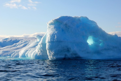 Stratul de gheață din Groenlanda se topește de patru ori mai repede decât în 2003