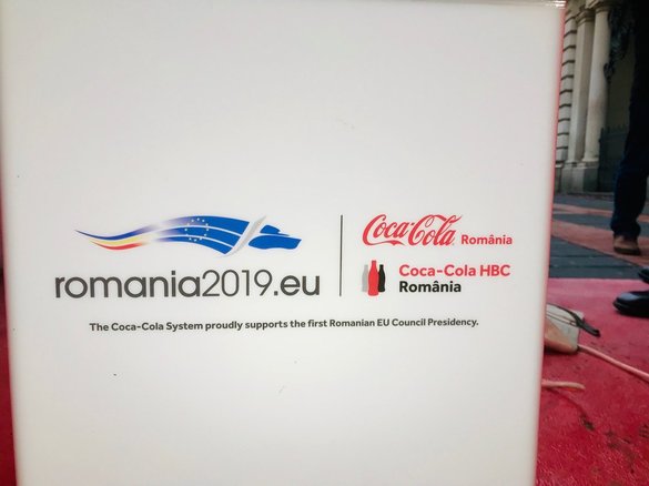 FOTO Coca-Cola, descoperit că este sponsor al României pentru președinția UE