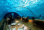 FOTO Primul restaurant subacvatic a fost deschis, 7.000 de clienți dornici să mănânce printre pești