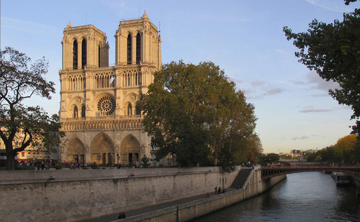 Firea anunță că își donează 10% din salariu, timp de trei luni, pentru reconstrucția catedralei Notre Dame
