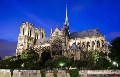 Romanul „Cocoșatul de la Notre-Dame”, bestseller în Franța după incendiul de la catedrală