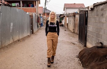 Bijuteriile cântăreței Rita Ora, de 3,5 milioane dolari, uitate în avion
