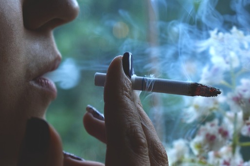 Suedezii nu mai au voie să fumeze în fața barurilor