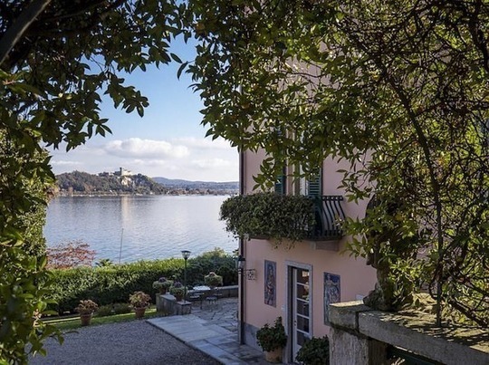 FOTO Donatella Versace a cumpărat o vilă pe Lacul Maggiore pentru aproape 5 milioane de euro
