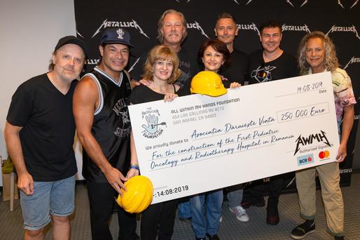 Trupa Metallica a donat 250.000 de euro pentru inițiativa #NoiFacemUnSpital după concertul din România