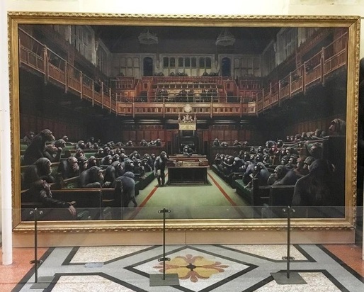 Cimpanzeii din Camera Comunelor pictați de Banksy, la licitație