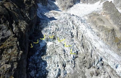 Un ghețar de pe Mont Blanc, în pericol de prăbușire. Autoritățile italiene au închis drumurile și evacuat muntele