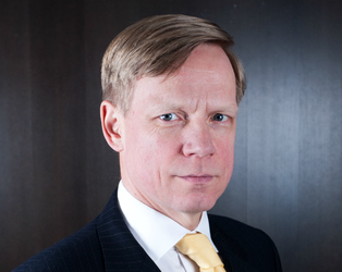 FOTO Șeful Raiffeisen România, Steven van Groningen, intră în afaceri cu alcool alături de fiii săi