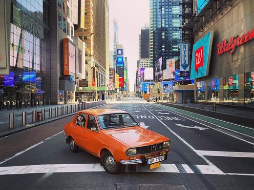 FOTO Dacia 1300 în centrul pustiu al New York