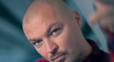 Club din Mamaia, amendat cu 10.000 de lei, pentru că la un concert susținut de Puya au asistat peste 500 de spectatori