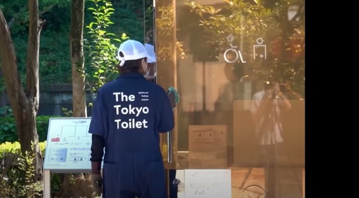 VIDEO Ultima atracție la Tokyo - toalete transparente