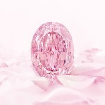 Un diamant violet-roz foarte rar, estimat la 38 de milioane de dolari, scos la licitație în noiembrie