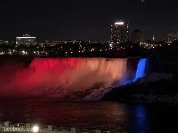 FOTO Cascada Niagara - în culorile drapelului românesc 