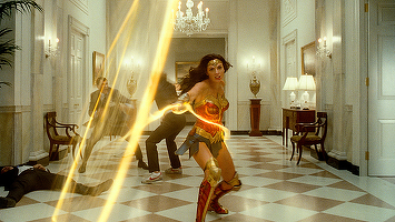 „Wonder Woman 1984” a debutat cu încasări de peste 16 milioane de dolari. Al treilea film din franciză, în lucru