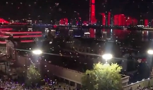 VIDEO Revelionul în lume - Liber în Times Square, pustiu pe Champs-Elysees, fervoare la Wuhan