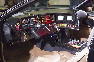 O replică a mașinii vorbitoare KITT din „Knight Rider“, vândută la licitație cu 300.000 de dolari