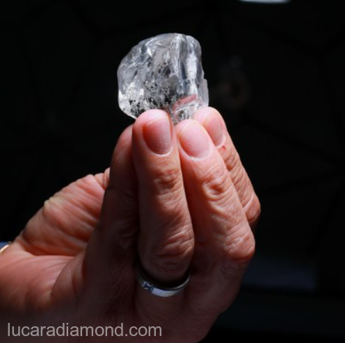 FOTO Un diamant alb de 378 de carate, descoperit într-o mină din Botswana
