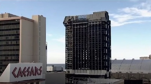 VIDEO Un fost cazinou al lui Donald Trump, demolat prin implozie 