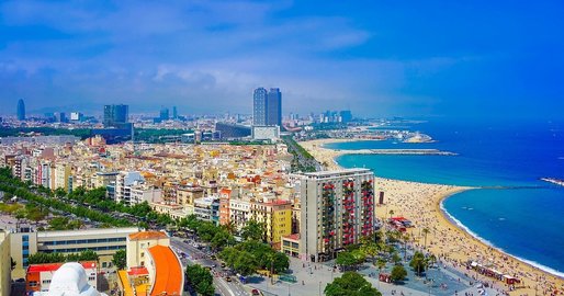 Barcelona interzice fumatul pe plajele orașului