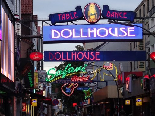 SUA: Cluburile de striptease din New York au dat în judecată autoritățile