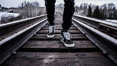 Între lipsă de timp și comoditate: Doar 8,4% dintre români urmează un regim alimentar adecvat și numai 11,6% fac sport
