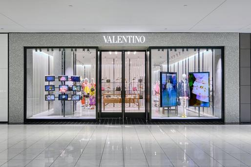 Casa de modă italiană Valentino renunță la blănurile naturale și la linia sa vestimentară secundară