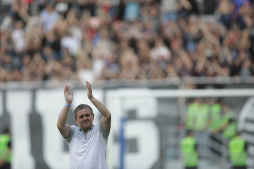 FOTO PREMIERĂ Tricoul unui fost fotbalist român - numărul 7 al lui Marius Lăcătuș - a fost retras. Fostele glorii nu agreează inițiativa