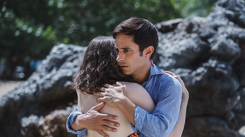VIDEO Thrillerul „Old”, cu Gael García Bernal și Rufus Sewell, debut surprinzător în box office-ul nord-american