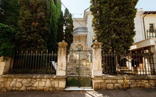 FOTO Vila unui dușman declarat al României, scoasă la vânzare
