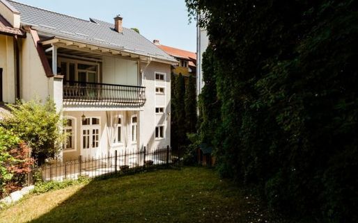 FOTO Vila unui dușman declarat al României, scoasă la vânzare