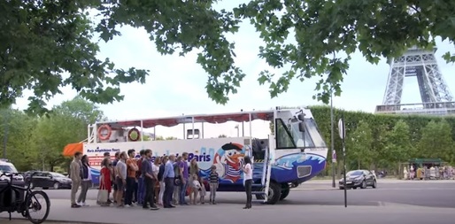 VIDEO "Rațele din Paris" lansează de pe stradă pe Sena un autobuz amfibiu, noua atracție turistică