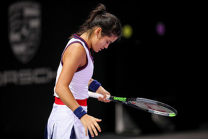 FOTO Emma Răducanu, surclasată, ratează întâlnirea cu Halep. Tenisul "șampanie" s-a "vărsat"