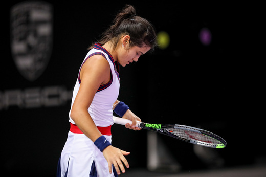 FOTO Emma Răducanu, surclasată, ratează întâlnirea cu Halep. Tenisul "șampanie" s-a "vărsat"