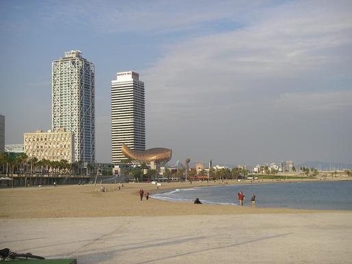 Barcelona decizie revoluționară - interzice fumatul pe plaje. Care este motivul