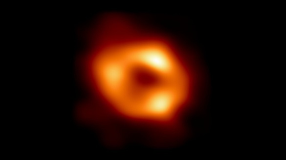 FOTO Prima imagine surprinsă a unei găuri negre super-masive din centrul Căii Lactee