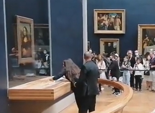 VIDEO Un bărbat a aruncat cu o prăjitură în celebra pictură Mona Lisa, în Muzeul Luvru
