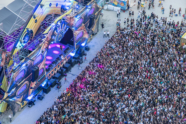 GALERIE FOTO Peste 60.000 de fani au ajuns la malul Mării Negre în prima zi de Neversea