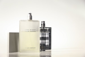 A murit Issey Miyake, creatorul japonez de modă și fondatorul brandului cu același nume