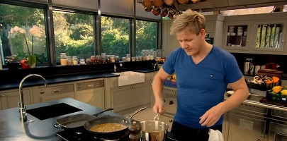 VIDEO Activiști ecologiști au ocupat un restaurant al celebrului bucătar Gordon Ramsay 