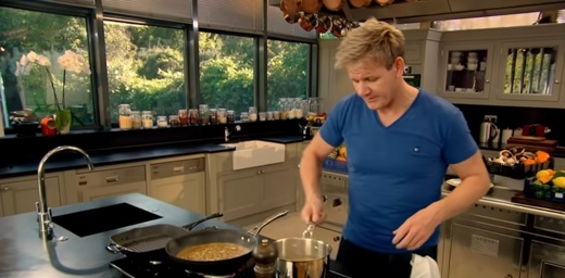 VIDEO Activiști ecologiști au ocupat un restaurant al celebrului bucătar Gordon Ramsay 