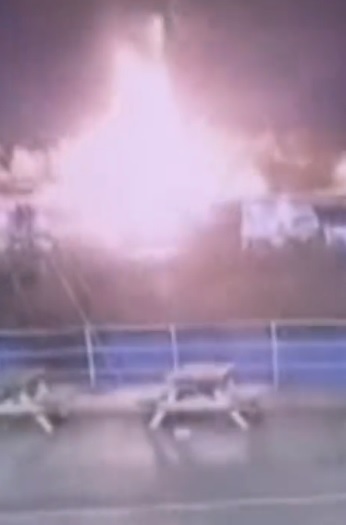 VIDEO Explozie puternică pe Insula Jersey. O clădire cu trei etaje s-a făcut una cu pământul