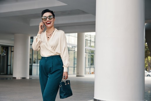 Cum să te îmbraci pentru o întâlnire de afaceri? Descoperă 3 sfaturi de modă pentru femei