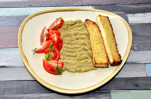 Mâncărurile românești din topurile TasteAtlas: Salata de vinete, urda, ciorba rădăuțeană, bulzul și mujdeiul. Salata de castraveți și papricașul de pește - cele mai proaste mâncăruri românești